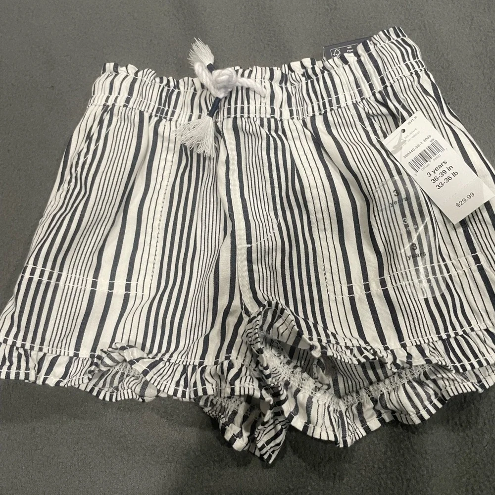 GAP Black and white pin stripe shorts Toddler Girl Size 3 NWT